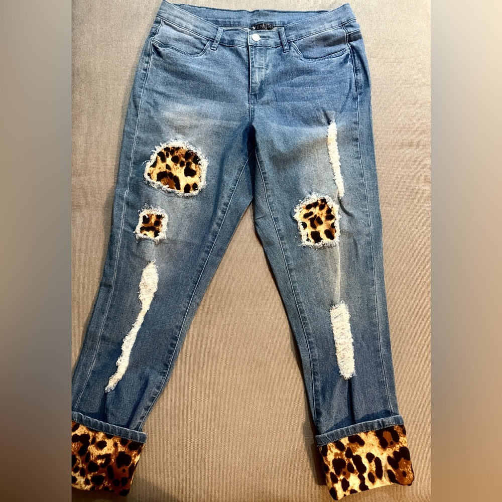 VENUS Blue Jeans with Leopard Print Accents